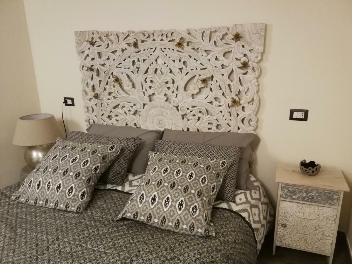 Casa Di Gio - Duomo Apartment Napoli Bagian luar foto